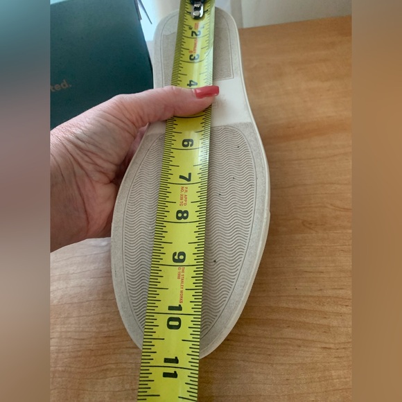 Kenneth Cole Reaction NY Kam All White Low Top Sneakers Shoes Women's Size 10 - Picture 8 of 9